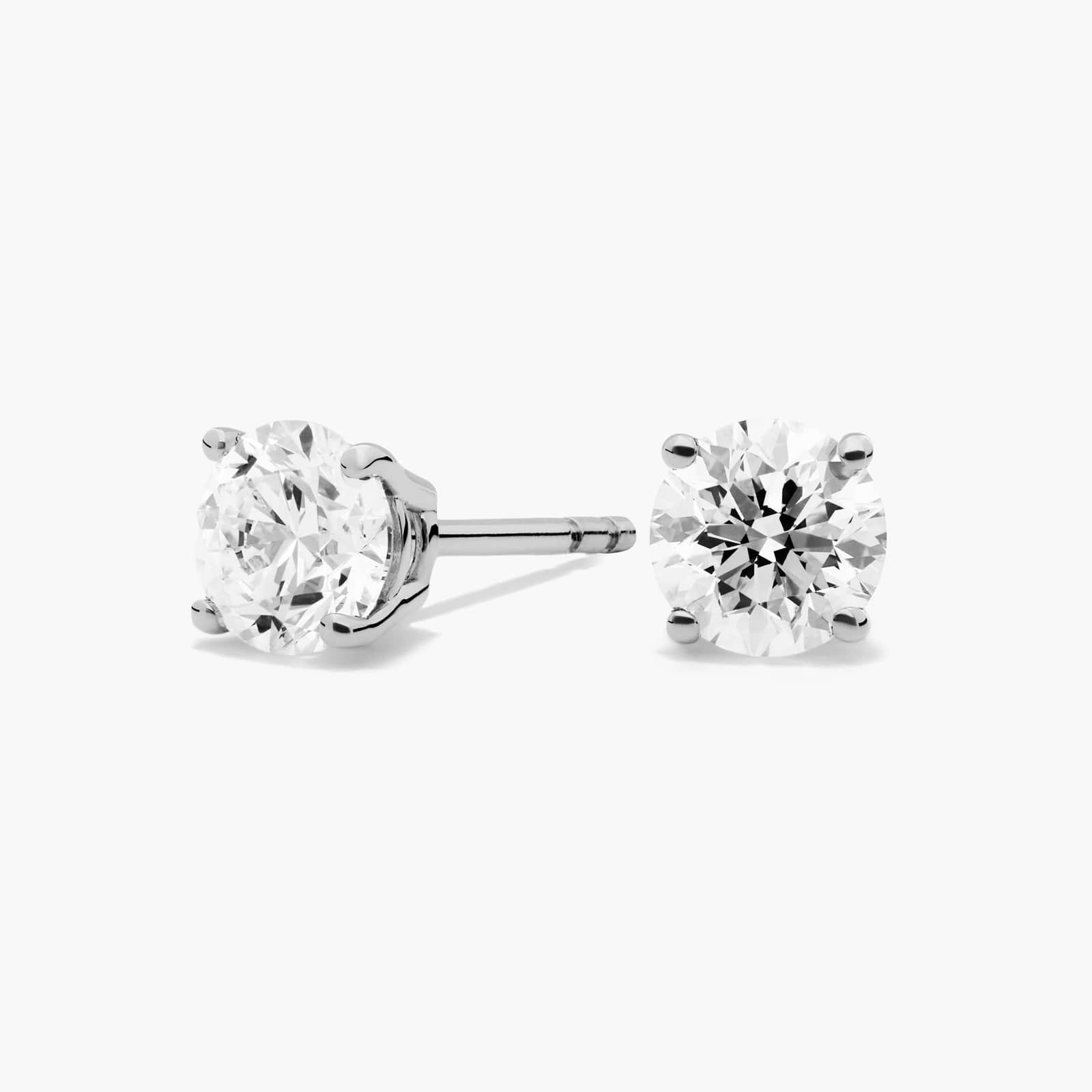Round diamond stud earrings